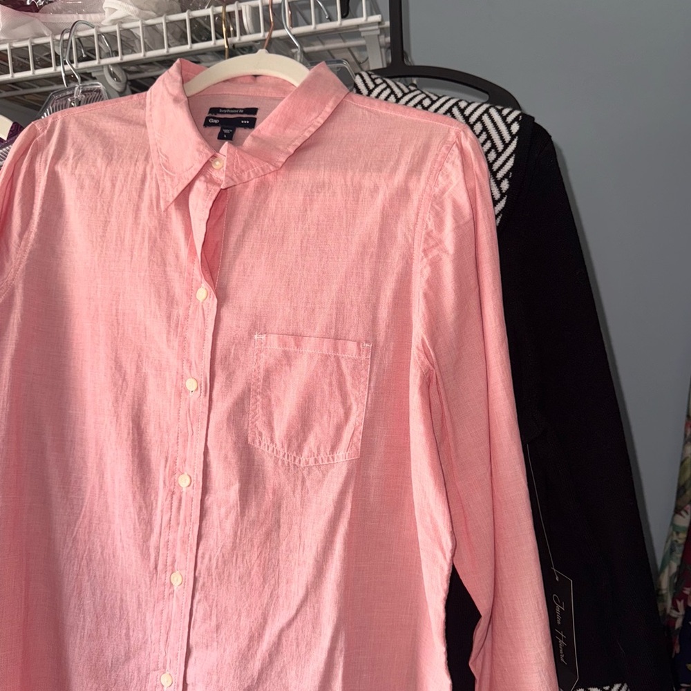 Gap boyfriend fit button down shirt, size L - Picture 8 of 8